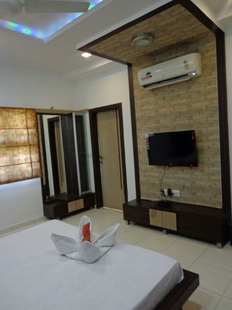 10 Blossoms Hospitality Services Ahmedabad Buitenkant foto