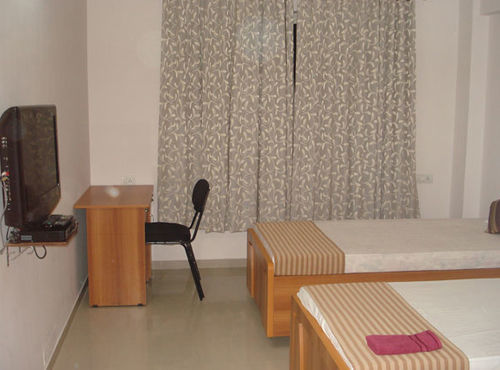 10 Blossoms Hospitality Services Ahmedabad Buitenkant foto